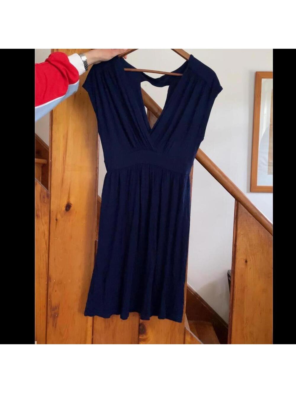 Gilli navy blue midi dress with keyhole back size medium
